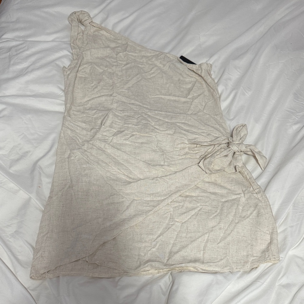 PrettyLittleThing Cream One-Shoulder Dress